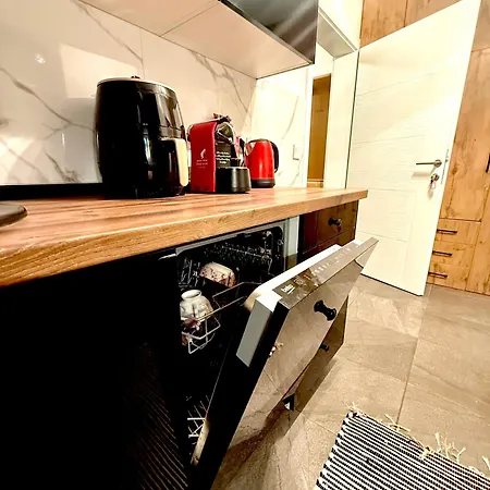 Obsidian Sarajevo-modern Near Airport With Free Parking